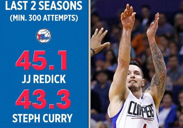 九游游戏官网首页泰山队的球迷展示了3面带有敏感